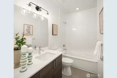 1013 C 6th Avenue N, Seattle, WA 98109 - Photo 7