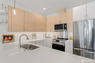 11231 Greenwood Ave N, Seattle, WA 98133 - Photo 5