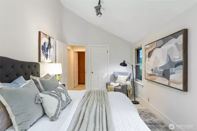 14026 Riviera Place NE, Seattle, WA 98125 - Photo 25