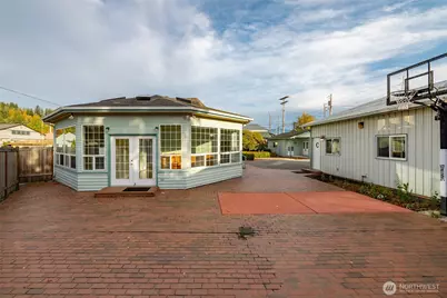 225 N Walnut Street, Burlington, WA 98233 - Photo 3