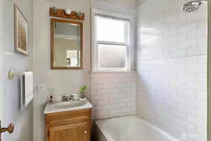 1902 NE 65th St, Seattle, WA 98115 - Photo 11