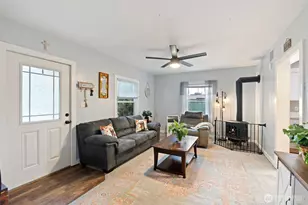 212 W 6th St, Centralia, WA 98531 - Photo 5