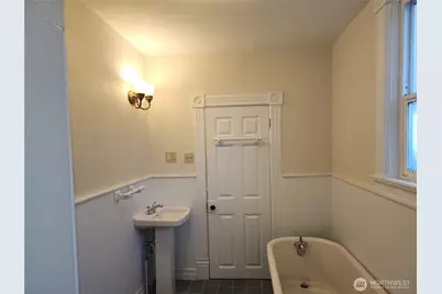 719 Caroline St, Port Angeles, WA 98362 - Photo 17