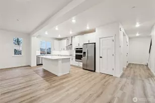 24327 13 Ave SE, Bothell, WA 98021 - Photo 3