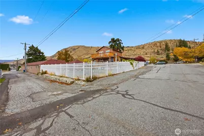 2044 W Woodin Avenue, Chelan, WA 98816 - Photo 9