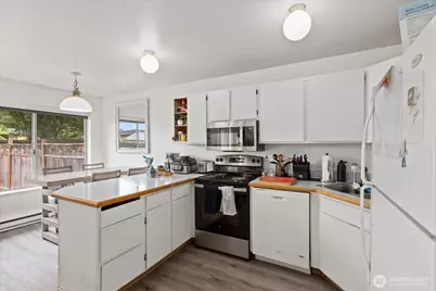 2826 NE 8th Street, Renton, WA 98056 - Photo 7