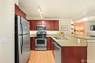 566 Prospect St, Seattle, WA 98109 - Photo 5