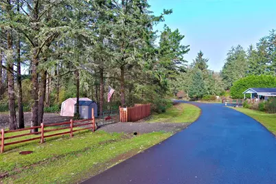 1013 Discovery Avenue SE, Ocean Shores, WA 98569 - Photo 23