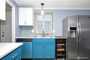 15253 Pine Dr, Renton, WA 98058 - Photo 9