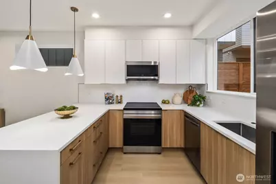 939 N 87th Street #A, Seattle, WA 98103 - Photo 3