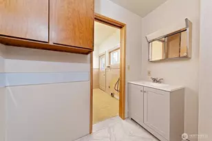 1018 W Cota St, Shelton, WA 98584 - Photo 17