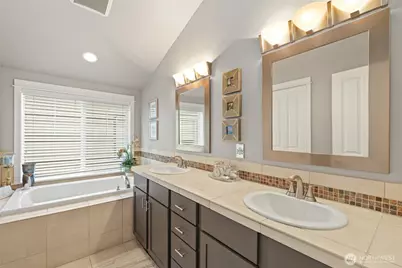 4535 NE 55th Street, Seattle, WA 98105 - Photo 17