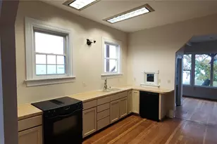 719 Caroline St, Port Angeles, WA 98362 - Photo 9