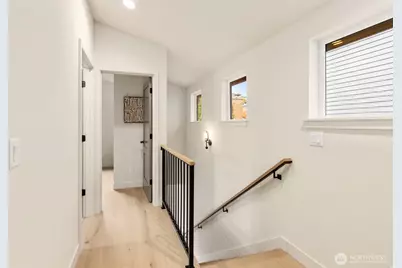 3404 33rd Avenue W, Seattle, WA 98199 - Photo 17