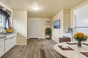 303 NE Ash Ave, College Place, WA 99324 - Photo 3