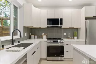 11825 59th Ave S, Seattle, WA 98178 - Photo 3