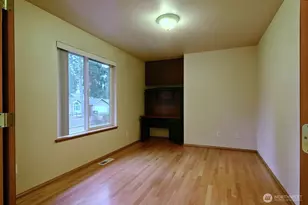 101 E Mountain View Dr, Allyn, WA 98524 - Photo 9