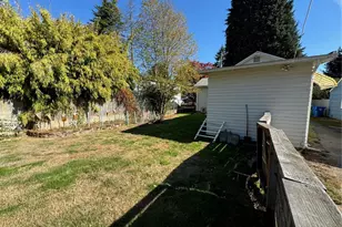 10019 Interlake Ave N, Seattle, WA 98133 - Photo 9