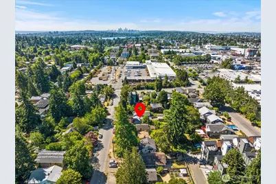 10019 Interlake Avenue N, Seattle, WA 98133 - Photo 3