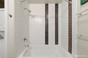 900 Lenora St, Seattle, WA 98121 - Photo 21