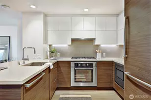 588 Bell St, Seattle, WA 98121 - Photo 13