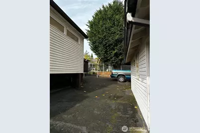 9022 36th Avenue SW, Seattle, WA 98126 - Photo 15