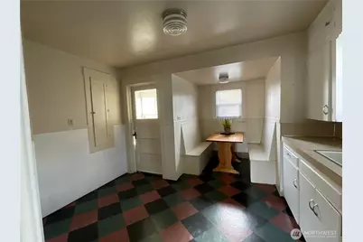 530 E Pioneer, Puyallup, WA 98372 - Photo 13