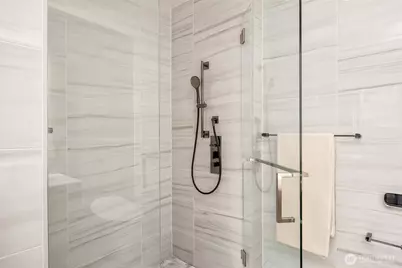 838 Avenue Square NE #308, Bellevue, WA 98004 - Photo 9