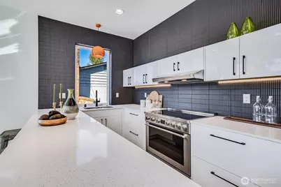 6356 47th Avenue S, Seattle, WA 98118 - Photo 9