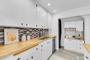 654 W Olympic Pl, Seattle, WA 98119 - Photo 3