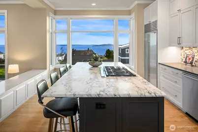 2507 Westmont Way W, Seattle, WA 98199 - Photo 13