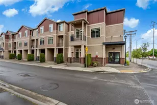 4020 NE 3rd Pl, Renton, WA 98056 - Photo 3