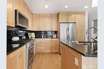 10650 NE 9th Place #923, Bellevue, WA 98004 - Photo 9