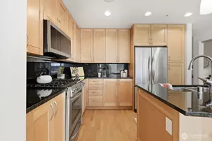 10650 NE 9th Pl, Bellevue, WA 98004 - Photo 9