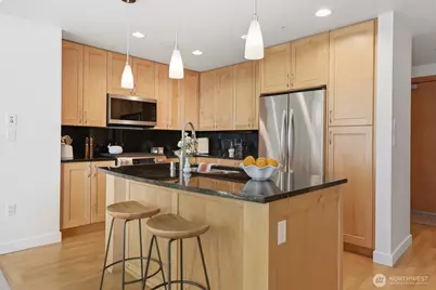 10650 NE 9th Place #923, Bellevue, WA 98004 - Photo 7