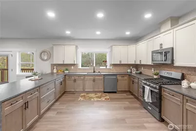 907 Orting Kapowsin Highway E, Orting, WA 98360 - Photo 9