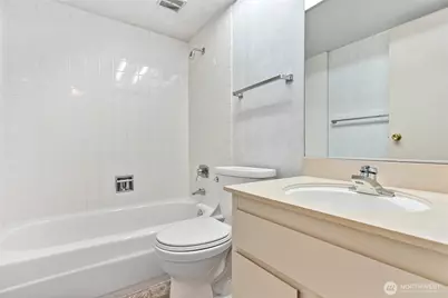 600 S State #208, Bellingham, WA 98225 - Photo 15