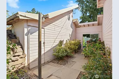 2018 Steele Road, The Dalles, OR 97058 - Photo 7