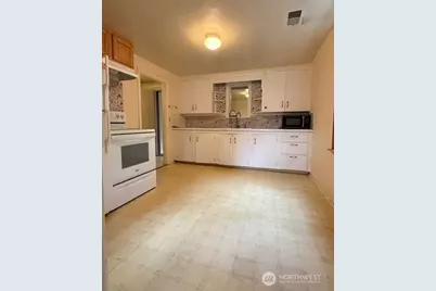 12018 Sand Point Way NE, Seattle, WA 98125 - Photo 3
