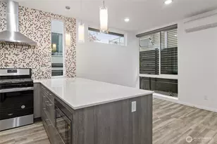 9221 Linden Ave N, Seattle, WA 98103 - Photo 11