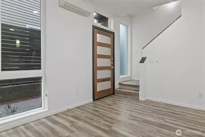 9221 Linden Avenue N #A, Seattle, WA 98103 - Photo 11