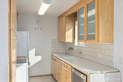 530 W Olympic Place #301, Seattle, WA 98119 - Photo 11