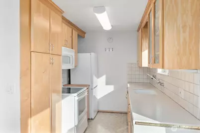 530 W Olympic Place #301, Seattle, WA 98119 - Photo 13