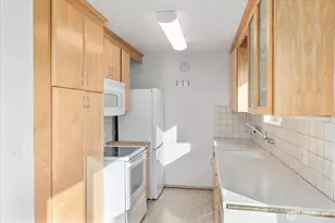 530 W Olympic Pl, Seattle, WA 98119 - Photo 13