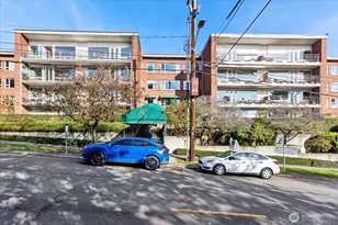 530 W Olympic Pl, Seattle, WA 98119 - Photo 25