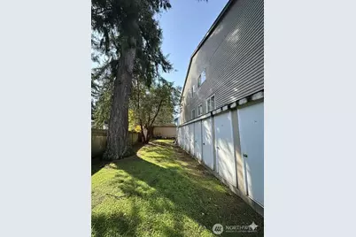 14344 N Stone Avenue #32, Seattle, WA 98133 - Photo 9