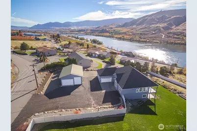 972 Highline Drive, East Wenatchee, WA 98802 - Photo 1