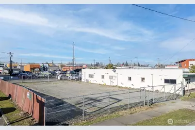 321 State Avenue N, Kent, WA 98030 - Photo 3