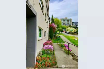 919 2nd Avenue W #204, Seattle, WA 98119 - Photo 13