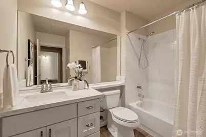 900 Aurora Avenue N #204, Seattle, WA 98109 - Photo 11